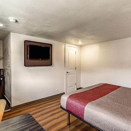 Motel 6 Elizabeth Nj Newark Liberty Intl Airport Exterior photo