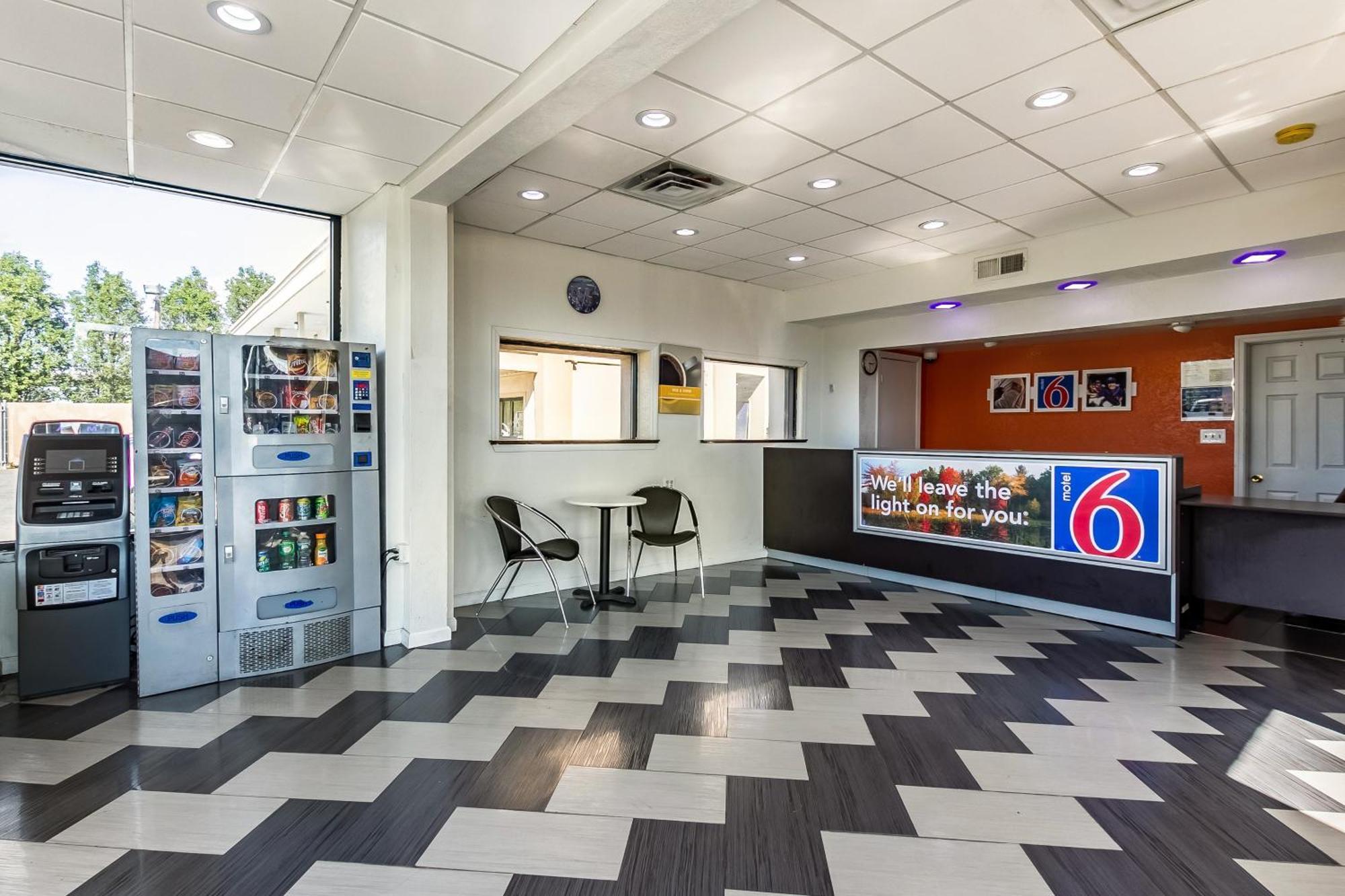 Motel 6 Elizabeth Nj Newark Liberty Intl Airport Exterior photo